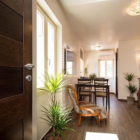 Apartment Shambala Sea View ロヴィニ エクステリア 写真