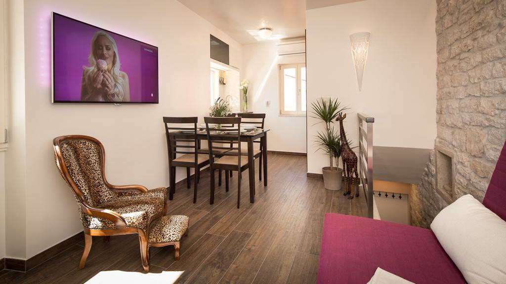 Apartment Shambala Sea View ロヴィニ エクステリア 写真