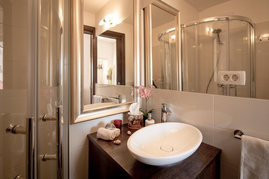 Apartment Shambala Sea View ロヴィニ エクステリア 写真