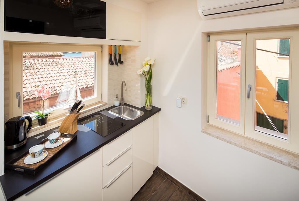 Apartment Shambala Sea View ロヴィニ エクステリア 写真