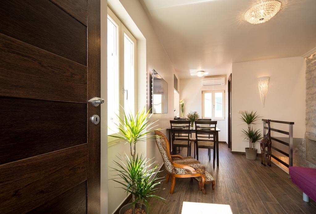 Apartment Shambala Sea View ロヴィニ エクステリア 写真