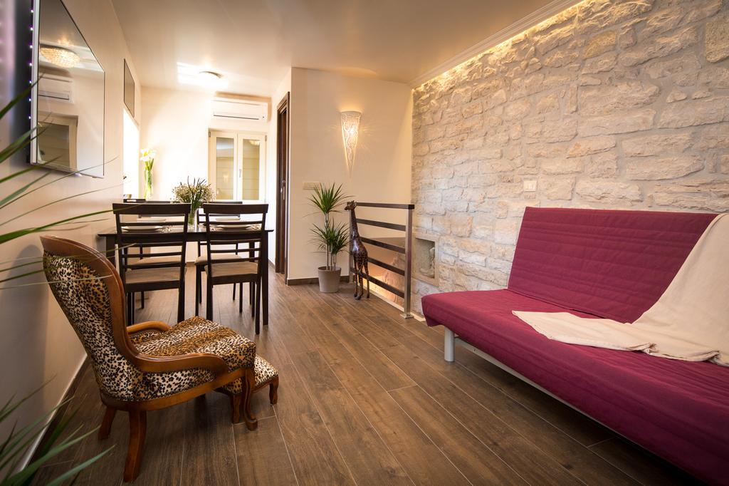 Apartment Shambala Sea View ロヴィニ エクステリア 写真